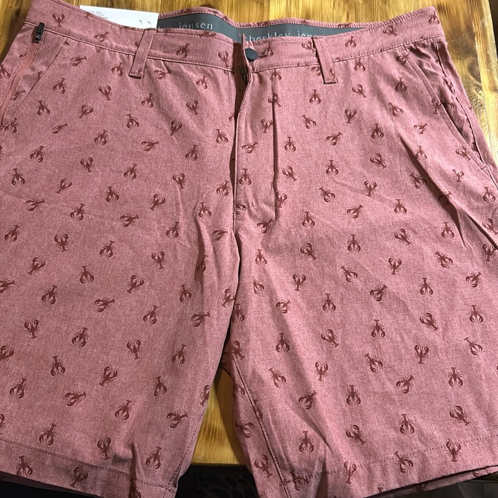 Berkley Jensen red shorts‎ crab on them men’s hybrid shorts